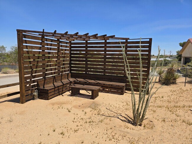 Building Photo - 61809 Valley View Cir