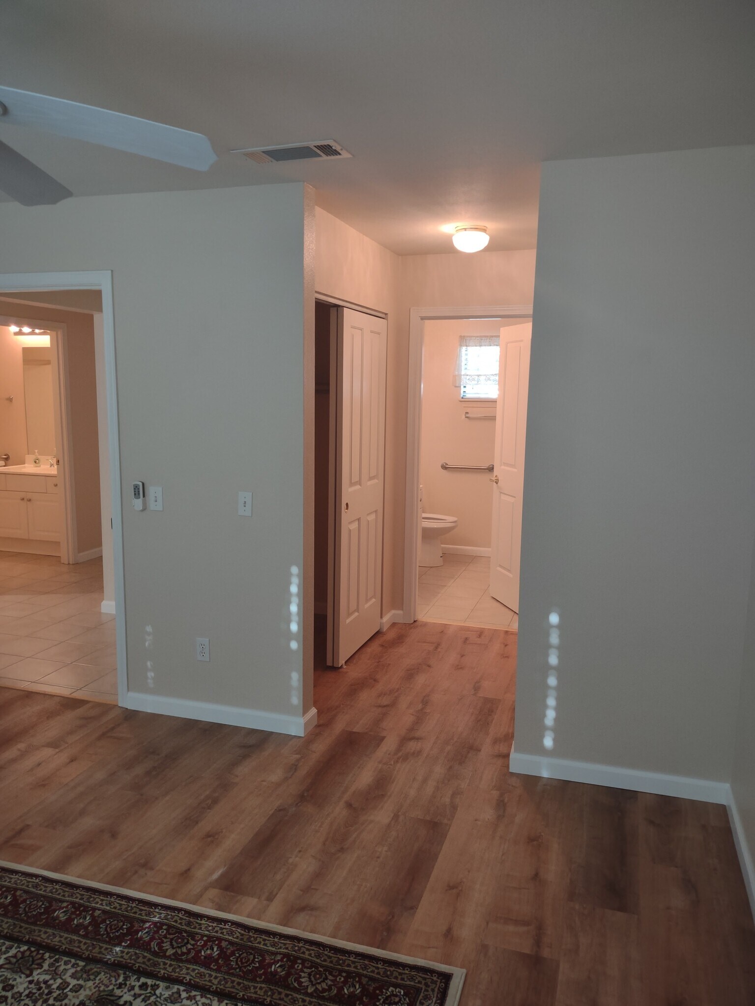 Building Photo - 1061 Mountain View Dr