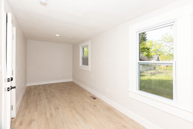 Building Photo - 207 N Leeds Ave
