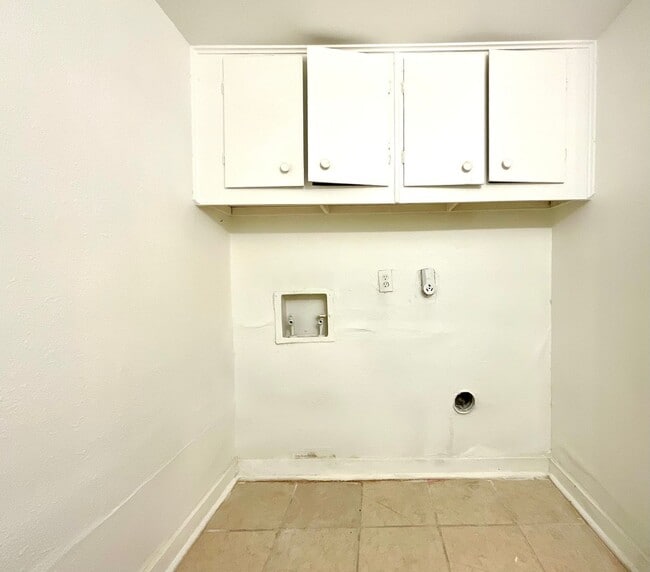 Building Photo - Available NOW! Prime Location 3-Bedroom, 2-Bath Home In Converse!!