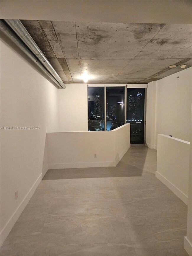 Building Photo - 690 SW 1st Ct
