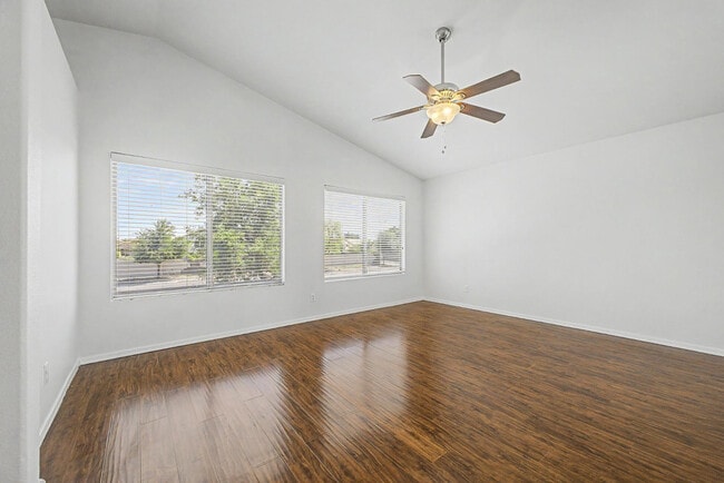 Building Photo - 1513 W Lark Dr