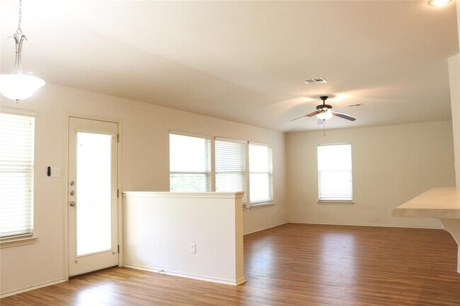 Building Photo - 1811 W Pflugerville Pkwy