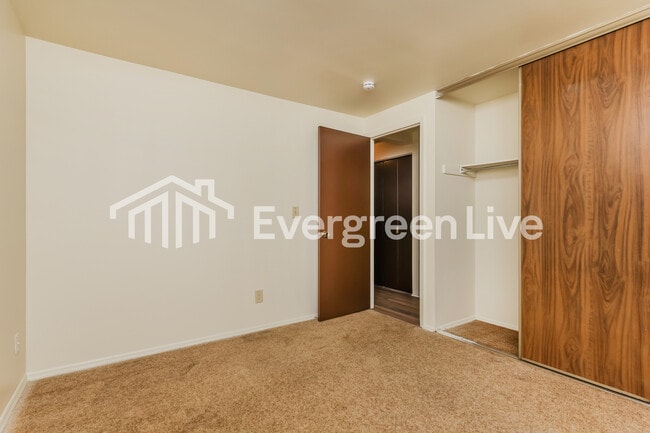 Building Photo - 5989 Chatsworth Dr