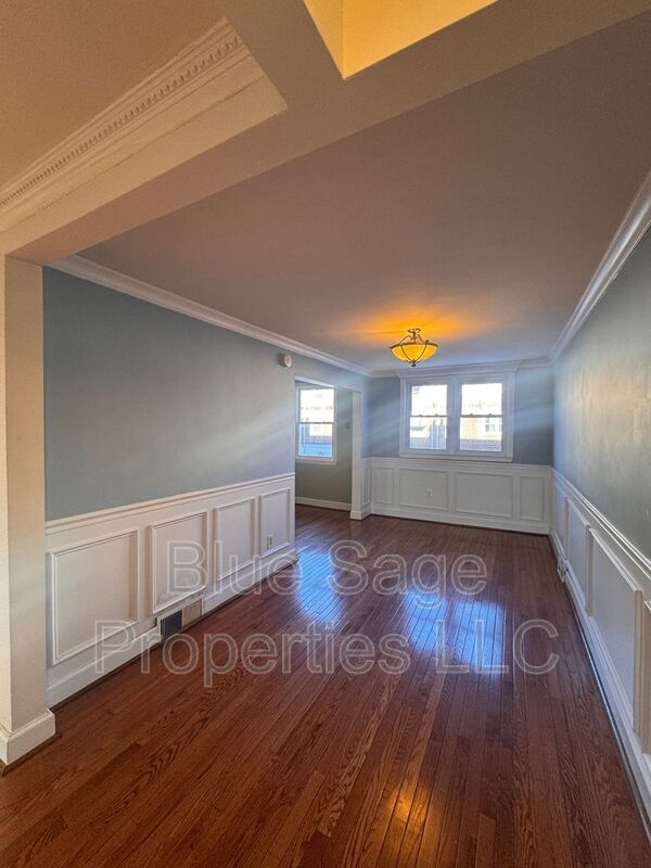 Building Photo - 227 Pine St