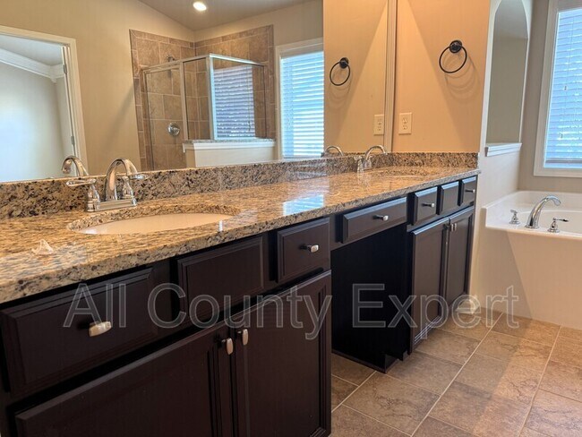 Building Photo - 1065 Township Cir