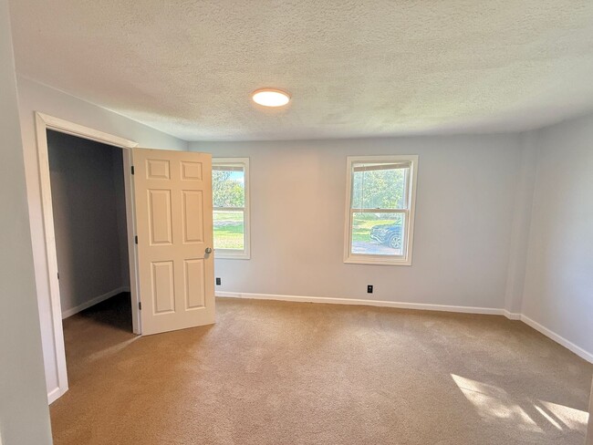 Building Photo - 3838 Dewey Rd