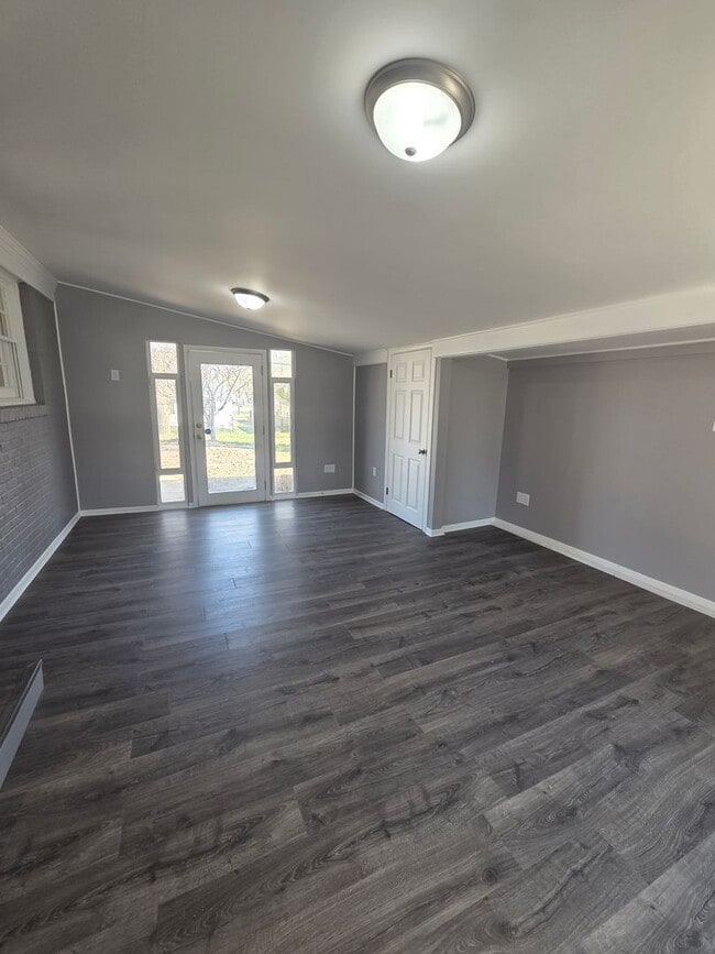 Building Photo - 1200 E Beaumont St