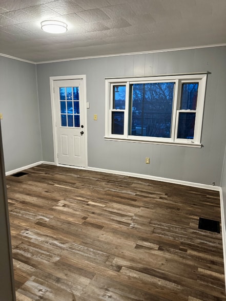 Building Photo - 108 Broad St