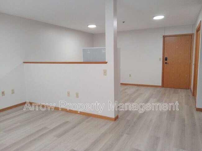 Building Photo - 150 Poppe Dr