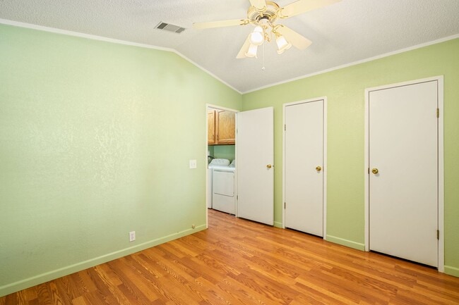 Building Photo - New rental now available in Del Grande!!