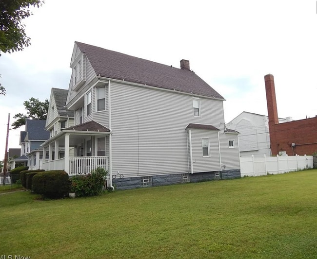 Building Photo - 10805 Hull Ave