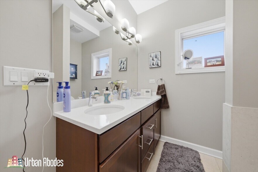 Building Photo - 2114 W Rice St