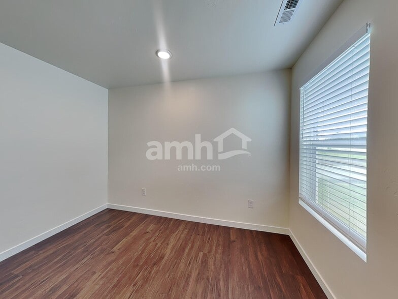 Building Photo - 9428 W Shumard St