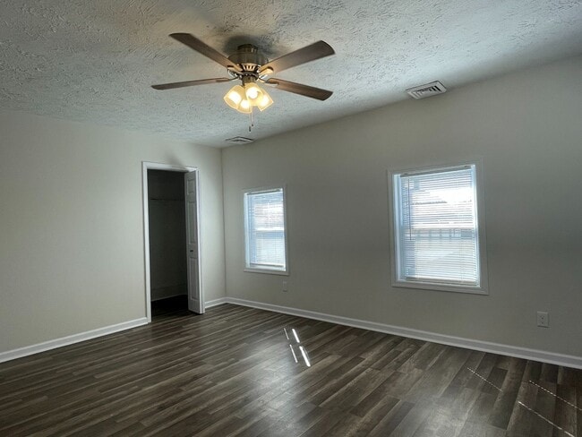 Building Photo - 1239 W 67th St