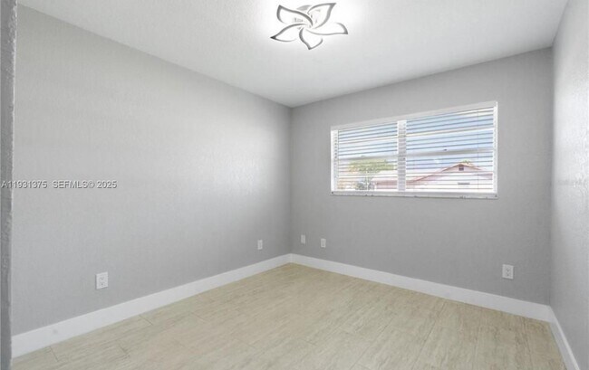 Building Photo - 7332 Mako Dr