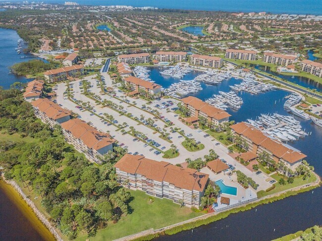 Building Photo - 2601 Marina Isle Way