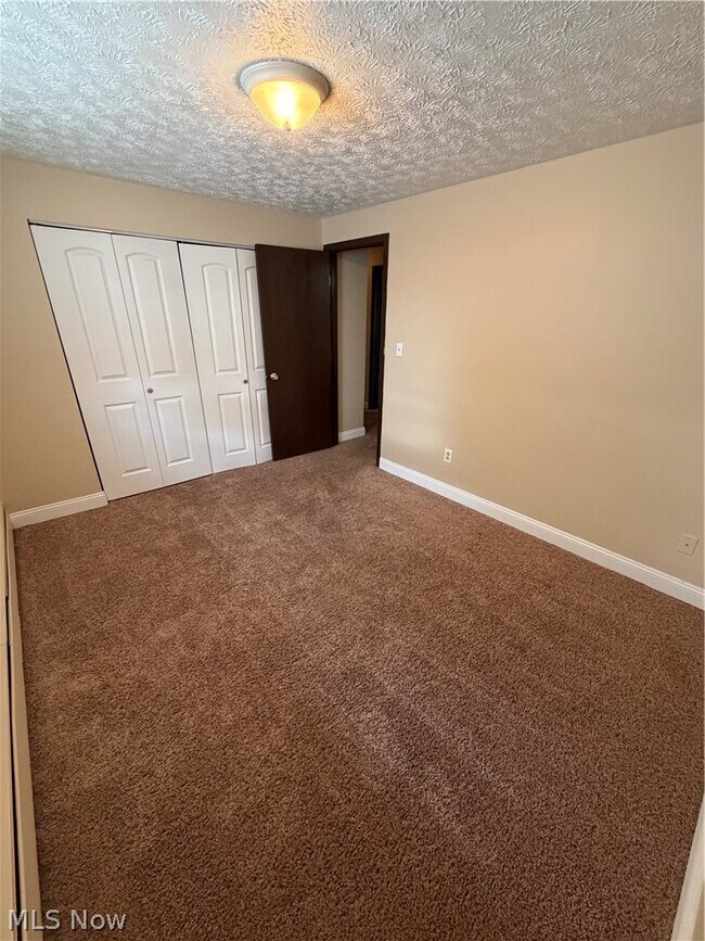 Building Photo - 21 Wayne St SE