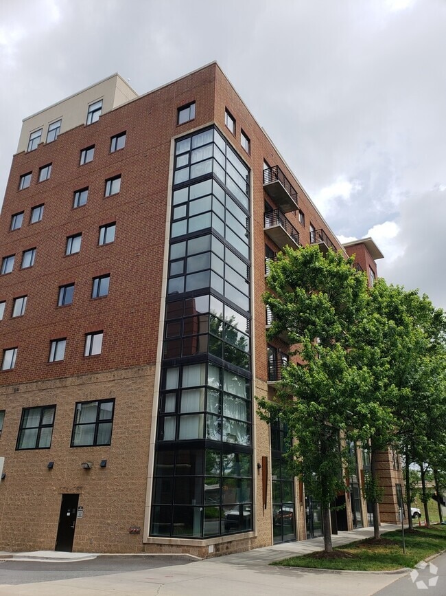 Building Photo - 1 bedroom condo conveniently located in up...