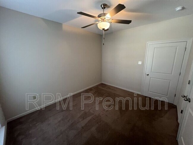 Building Photo - 8614 Forestwood Ave