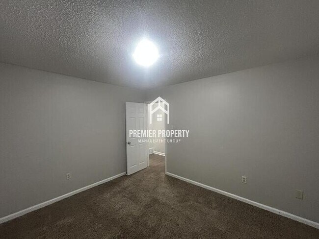 Building Photo - 7376 Hollorn Ln