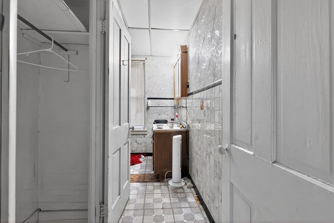 Building Photo - 1220 Erie St