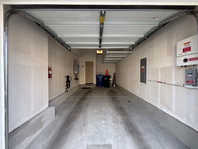 Building Photo - *** $500 Move in special if lease is signe...