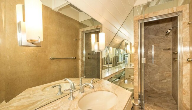 Building Photo - Charming Home w/ Beautifully Landscaped Ya...