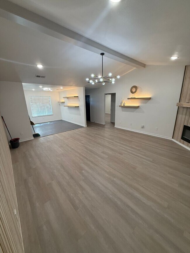 Building Photo - Luxury 3/2/2 in Cooper school district!