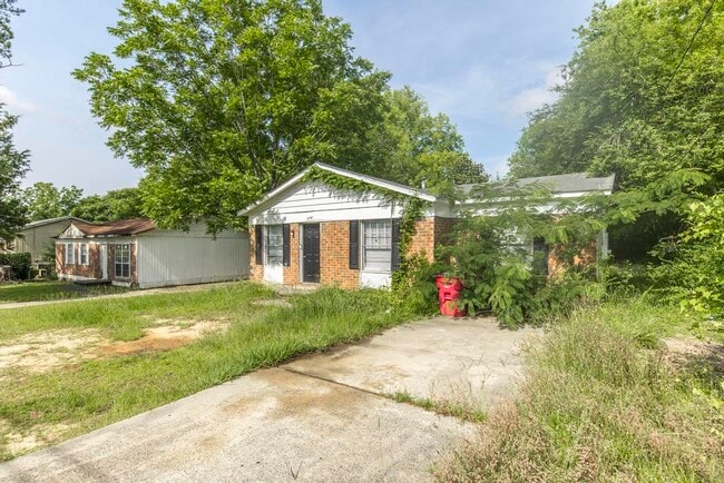 Building Photo - 5741 Bloomfield Rd
