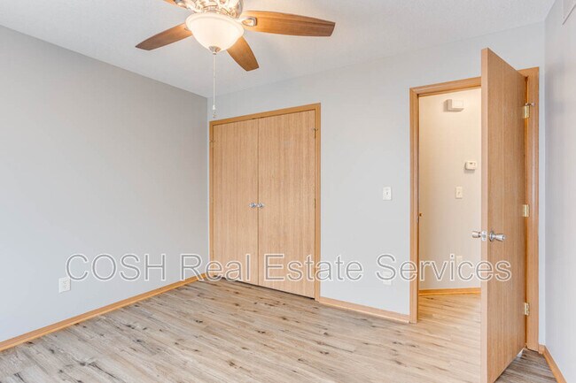 Building Photo - 1028 E Karla Ct