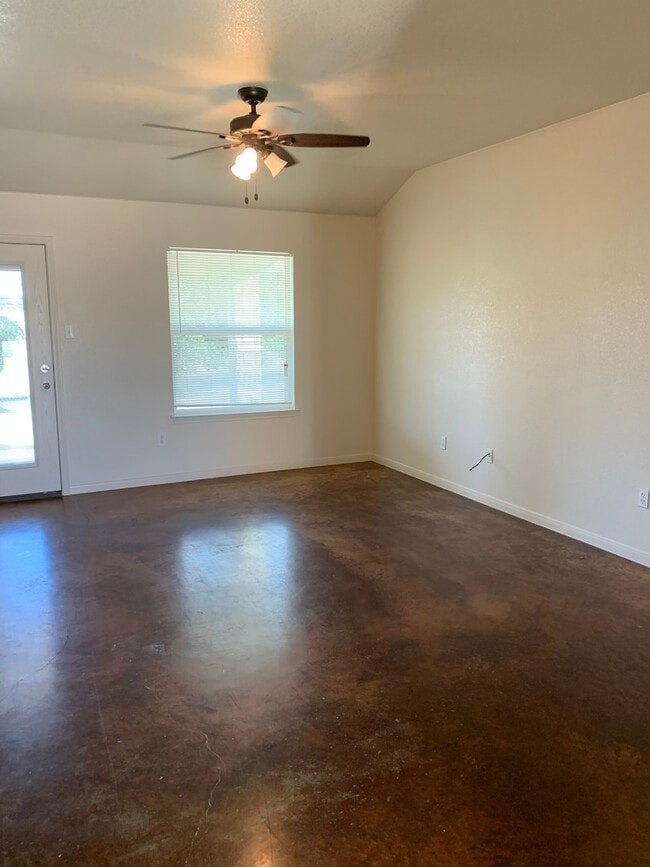 Building Photo - 4 Bdrm 2.25 Bath in Copperas Cove