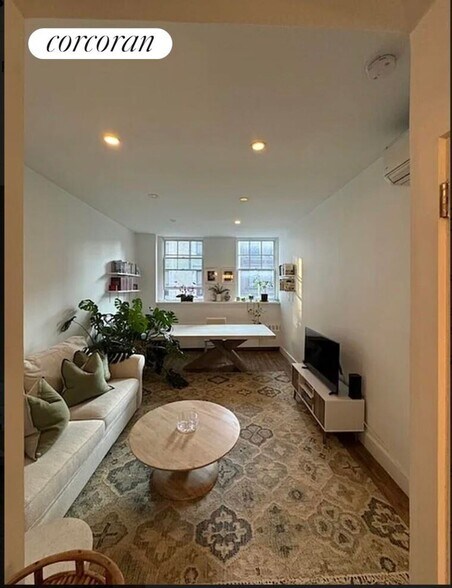 Primary Photo - 123 E 18th St