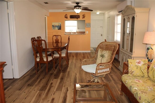 Building Photo - 5062 Live Oak Cir