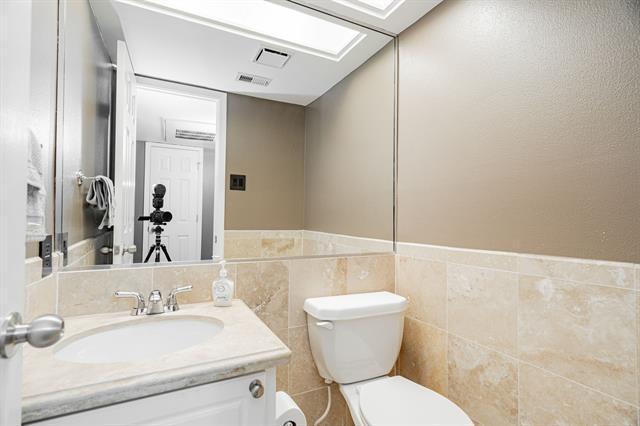 Building Photo - 7809 Meadow Park Dr