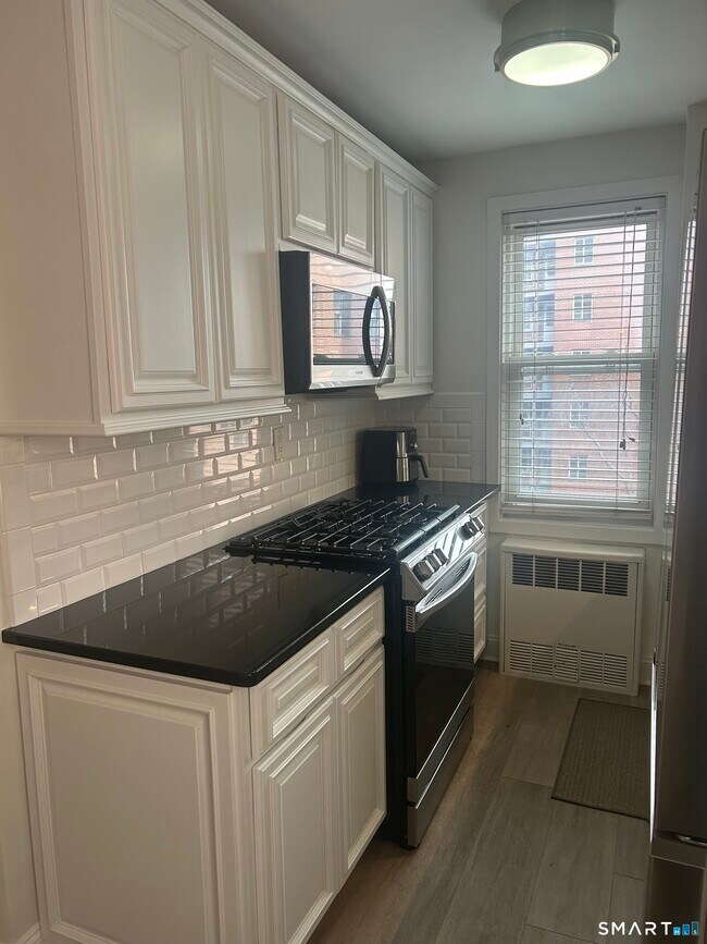 Building Photo - 700 Summer St