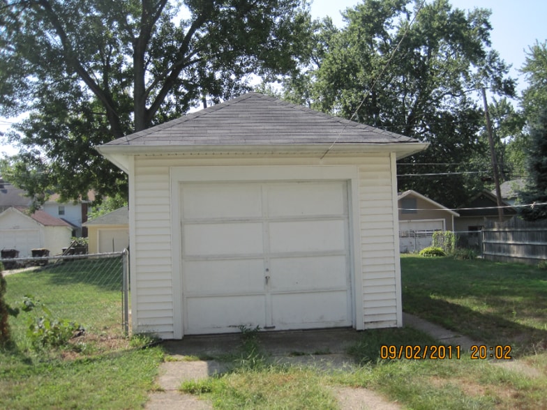 Building Photo - 1323 Park Ave