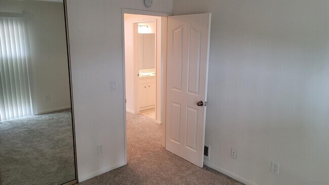 Building Photo - 863 Del Mar Downs Rd