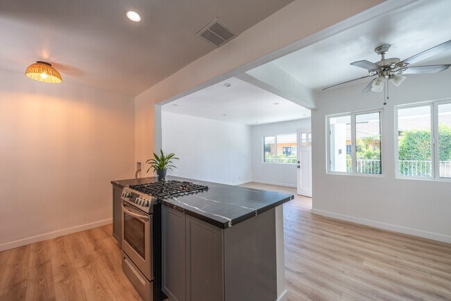 Building Photo - 7514 Woodley Ave