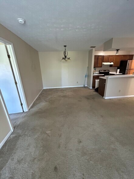 Building Photo - 12 Mallard Glen Dr