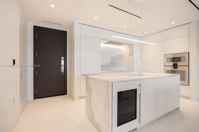 Building Photo - 300 Biscayne Blvd Way