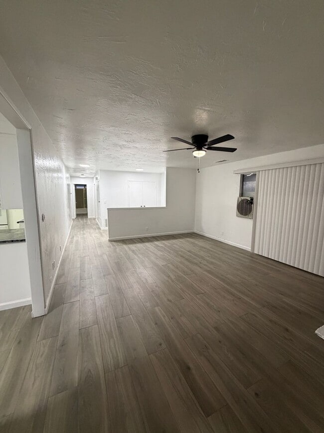 Building Photo - 14606 Riverside St