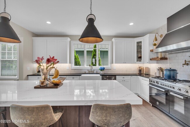 Building Photo - 2118 Edgewood Pl