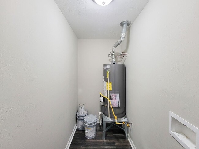 Building Photo - REMODELED/ UPDATED 4 BEDROOM 2 BATH WITH C...