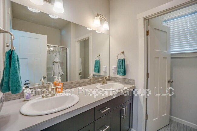 Building Photo - 11812 NE 137th Ave