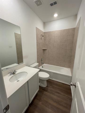 Building Photo - 3700 Milkweed Rd