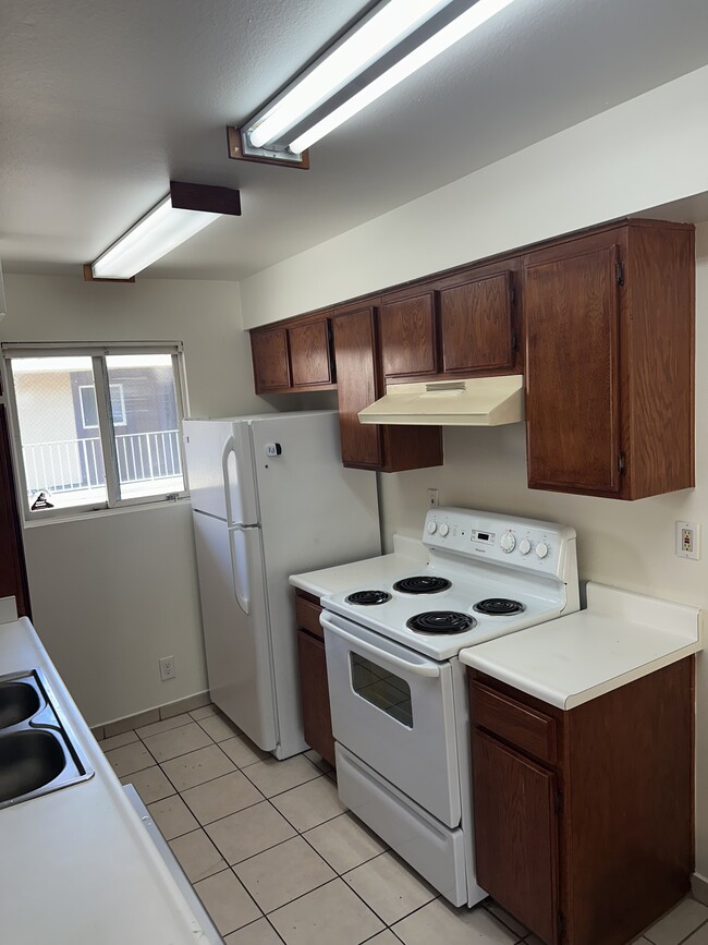 Building Photo - 433 S Manhattan Pl