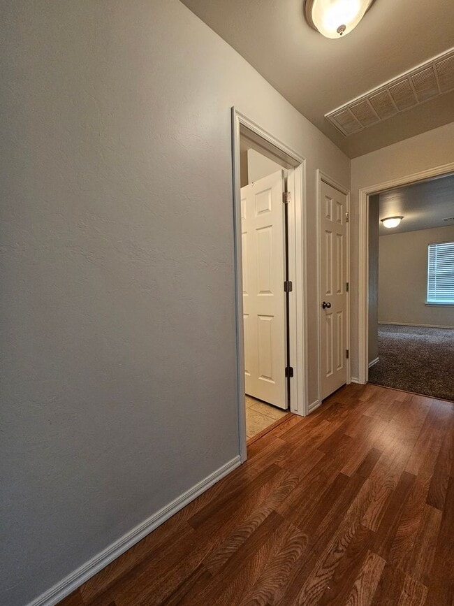 Building Photo - (3) Bed/(2) Bath with Storm Shelter Avail NOW!