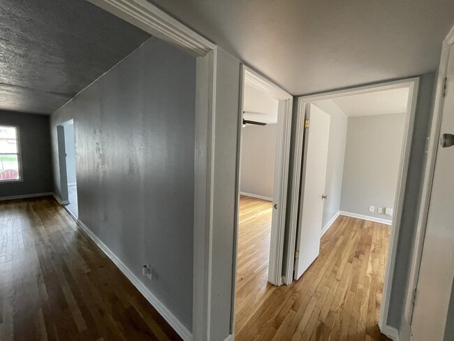 Building Photo - 258 Cresham Dr