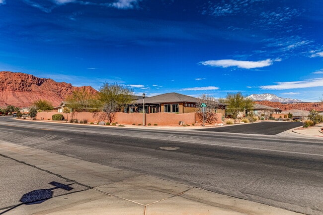 Building Photo - "Charming 3-Bedroom Retreat with 2 Baths and 2150 Sq. Ft. of Comfort in Santa Clara!"